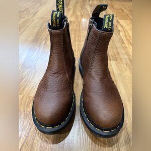 Dr Martens 2976 WOMEN'S LEATHER ZIPPER CHELSEA BOOTS